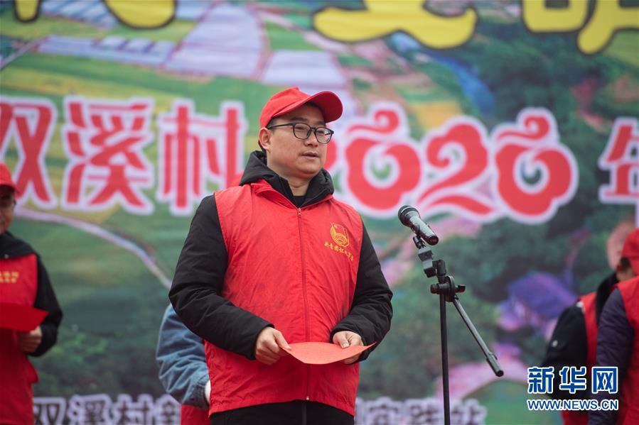 （新春走基層·圖文互動(dòng)）（1）村晚“說(shuō)唱”唱什么？