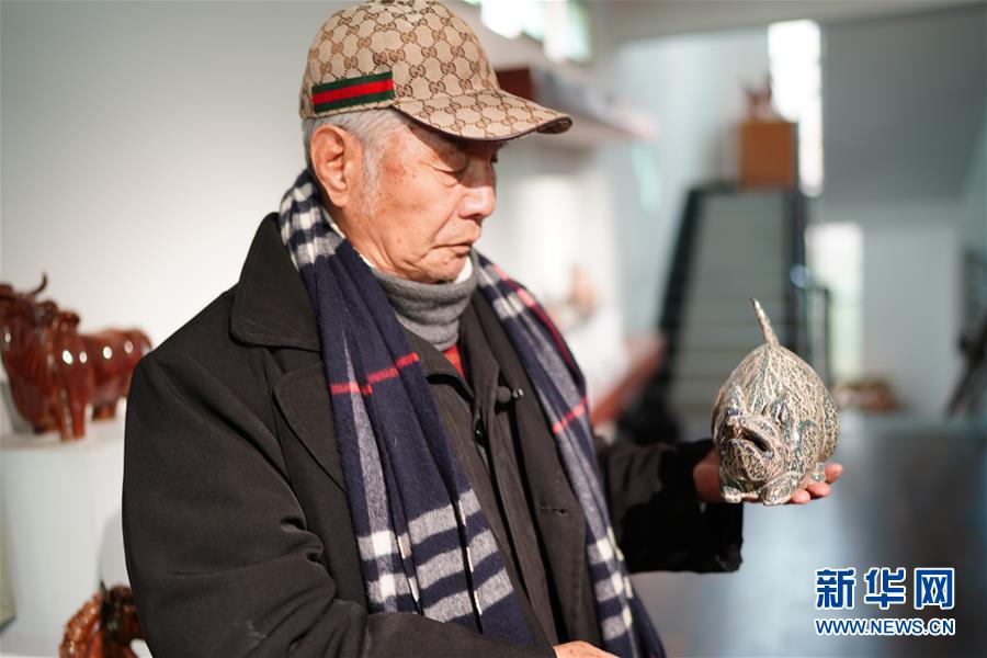 (新春走基層·圖文互動)(4)瓷鼠鬧新春