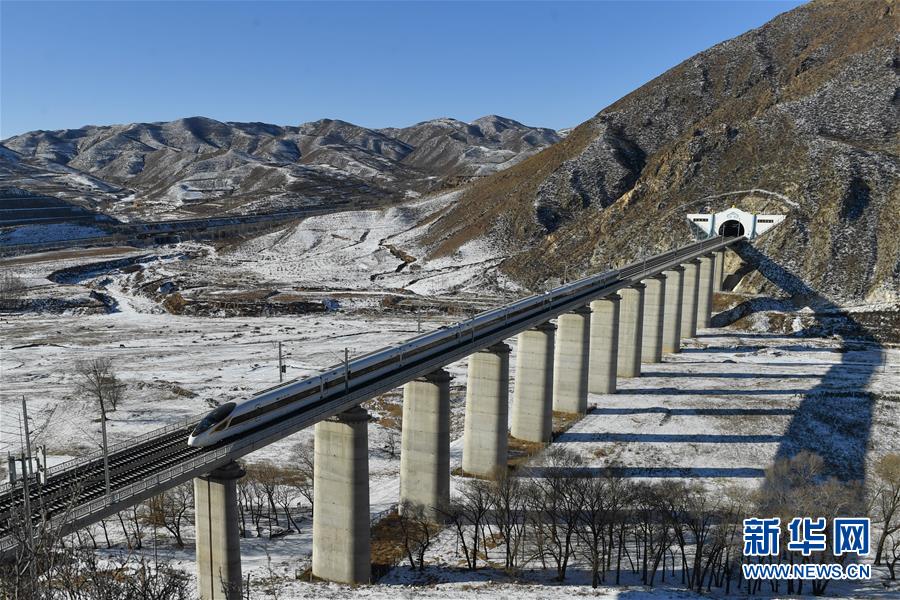 (新華全媒頭條·圖文互動(dòng))(4)草原高鐵乘風(fēng)來(lái) 北疆唱響新“贊歌”