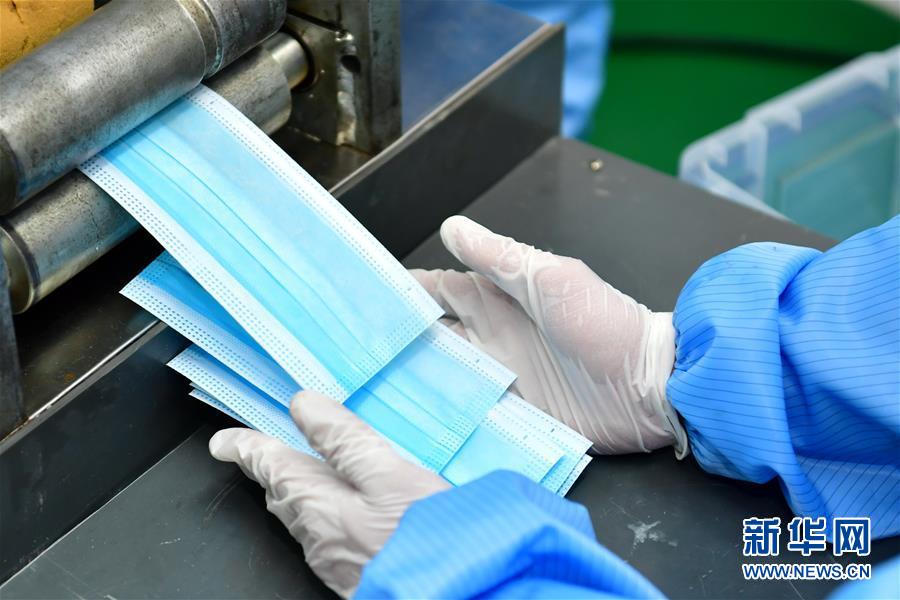 （聚焦疫情防控&middot;圖文互動）（3）和時(shí)間賽跑&mdash;&mdash;山西防疫緊缺物資生產(chǎn)一線見聞