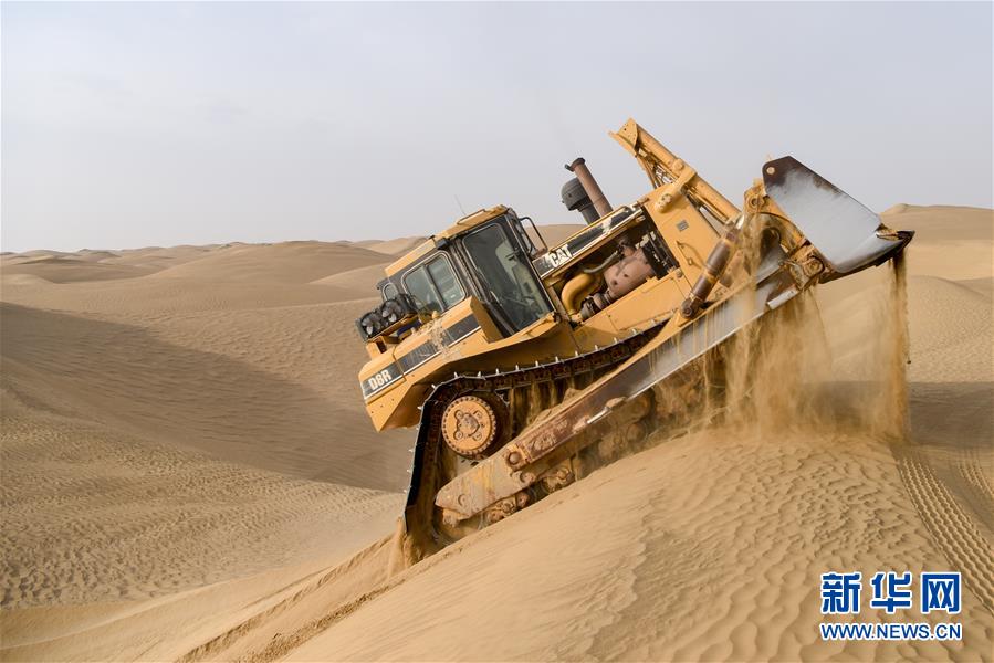 （新春走基層&middot;圖文互動）（3）特寫：與車為伴，獨行沙海