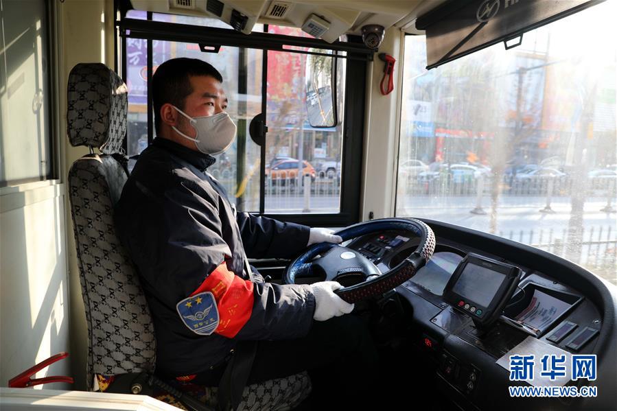 （聚焦疫情防控&middot;圖文互動）（1）疫情下的公交司機：只要有一名乘客，我們也要堅守！