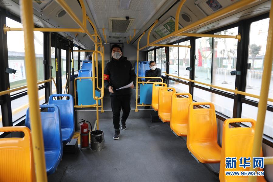 （聚焦疫情防控&middot;圖文互動）（2）疫情下的公交司機：只要有一名乘客，我們也要堅守！