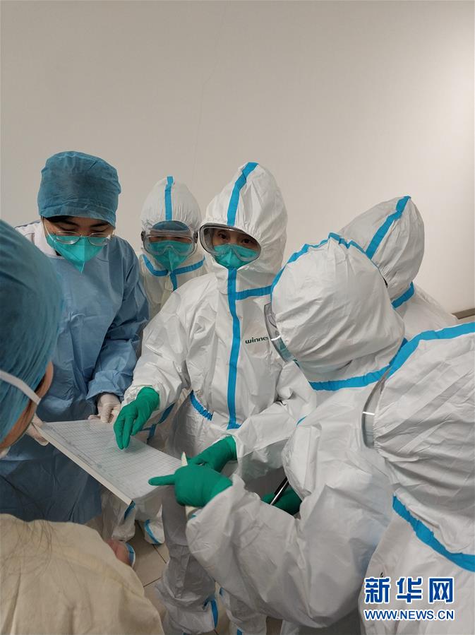 （新華全媒頭條&middot;圖文互動）（4）戰(zhàn)紅區(qū)！&mdash;&mdash;發(fā)生在武漢抗疫隔離病房內(nèi)的故事