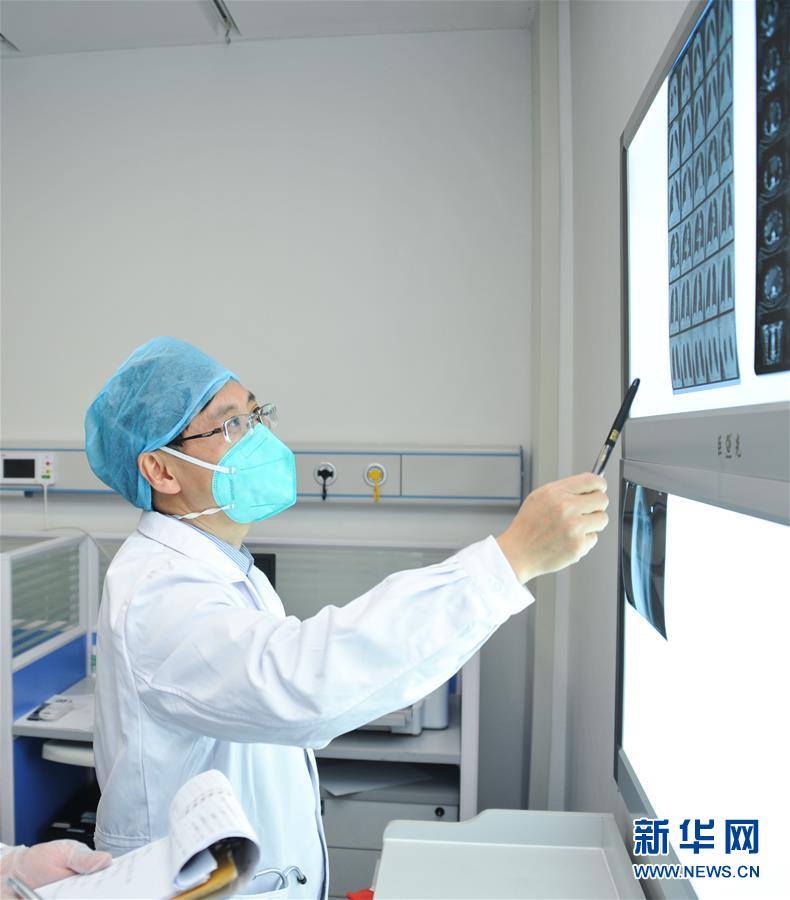 （新華全媒頭條&middot;圖文互動）（6）戰(zhàn)紅區(qū)！&mdash;&mdash;發(fā)生在武漢抗疫隔離病房內(nèi)的故事