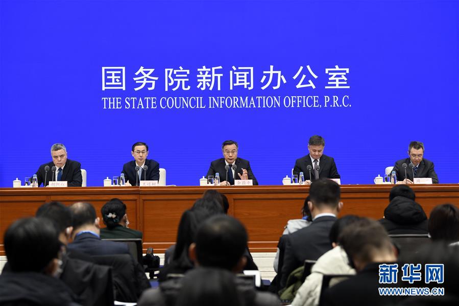 （新華全媒頭條&middot;圖文互動） （8）做好疫情防護 統(tǒng)籌抓好改革發(fā)展穩(wěn)定各項工作&mdash;&mdash;堅決打贏疫情防控阻擊戰(zhàn)系列述評之四