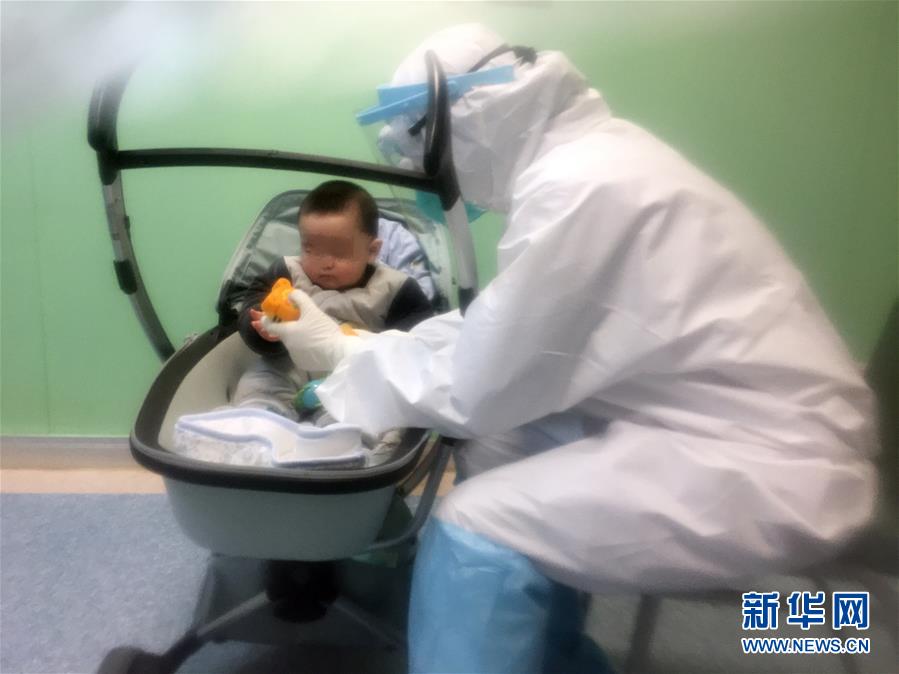 （新華全媒頭條&middot;圖文互動）（7）人間至味是團(tuán)圓&mdash;&mdash;武漢庚子元宵節(jié)全紀(jì)錄