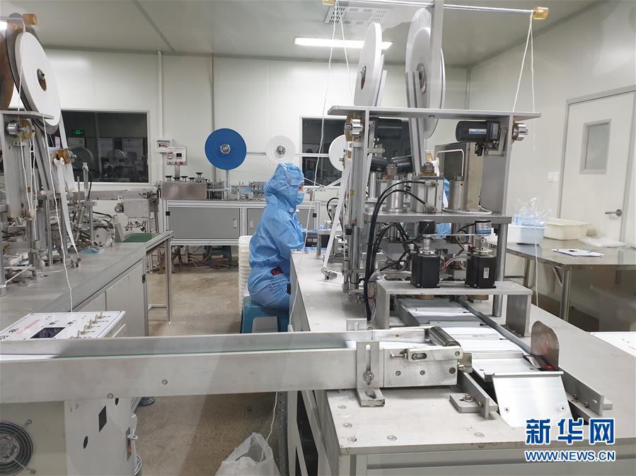 （來(lái)自經(jīng)濟(jì)前沿的故事&middot;企業(yè)復(fù)工復(fù)產(chǎn)&middot;圖文互動(dòng)）（3）堅(jiān)守生產(chǎn)線就是保護(hù)&ldquo;生命線&rdquo;&mdash;&mdash;廣西部分企業(yè)復(fù)工生產(chǎn)見聞