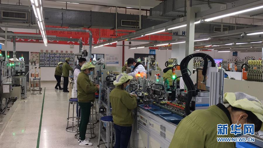 （來自經(jīng)濟前沿的故事&middot;企業(yè)復(fù)工復(fù)產(chǎn)&middot;圖文互動）（3）看1500多名工人是如何復(fù)工的？&mdash;&mdash;湖南郴州一家企業(yè)復(fù)工目擊記 