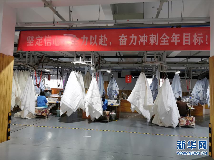 (來自經(jīng)濟(jì)前沿的故事·企業(yè)復(fù)工復(fù)產(chǎn)·圖文互動(dòng))(4)“開門紅包”變“消毒迎門”——長(zhǎng)沙高新區(qū)一家企業(yè)復(fù)工的“拼勁”