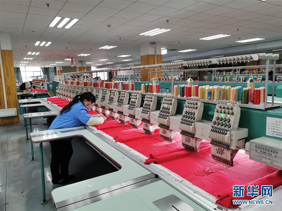 (來自經(jīng)濟(jì)前沿的故事·企業(yè)復(fù)工復(fù)產(chǎn)·圖文互動(dòng))(6)“開門紅包”變“消毒迎門”——長(zhǎng)沙高新區(qū)一家企業(yè)復(fù)工的“拼勁”