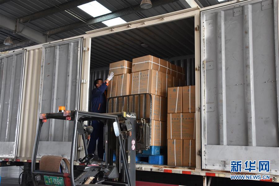 （圖文互動）（1）爭分奪秒，為了那千公里之外的馳援&mdash;&mdash;急需防疫物資天津復(fù)工復(fù)產(chǎn)一線見聞