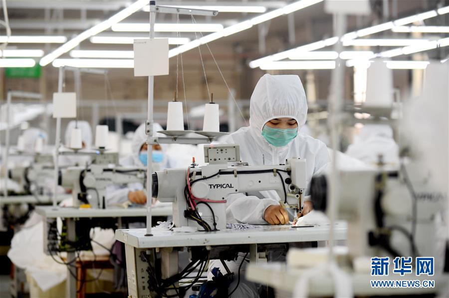 （聚焦疫情防控&middot;圖文互動(dòng)）（3）我們能多產(chǎn)一件，前方就少一份風(fēng)險(xiǎn)&mdash;&mdash;醫(yī)用防護(hù)服&ldquo;河北制造&rdquo;緊急&ldquo;起飛&rdquo;記