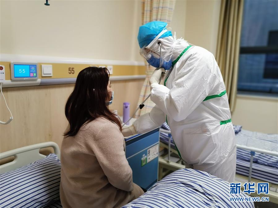 （新華全媒頭條&middot;圖文互動(dòng)）（4）滄海橫流顯本色　戰(zhàn)&ldquo;疫&rdquo;一線黨旗紅&mdash;&mdash;全國各領(lǐng)域基層黨組織和廣大黨員奮力打好疫情防控阻擊戰(zhàn)（1）