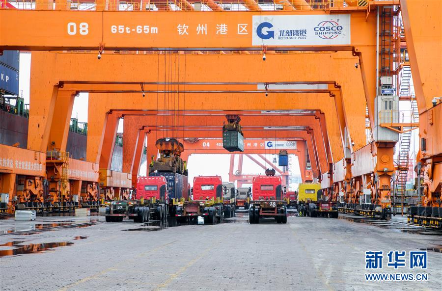 （圖文互動）（4）抓好防疫保暢，還管司機吃飯&mdash;&mdash;廣西欽州保稅港區(qū)服務企業(yè)復工見聞