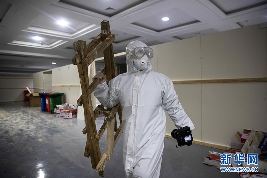 (新華全媒頭條配圖·圖文互動(dòng))(7)戰(zhàn)“疫”的一天——新華社記者直擊湖北保衛(wèi)戰(zhàn)