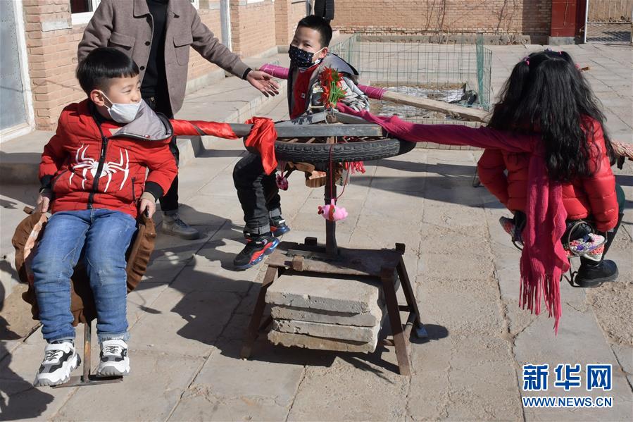 （圖文互動(dòng)）&ldquo;宅&rdquo;出新境界！內(nèi)蒙古一農(nóng)民在家里造出游樂場(chǎng)