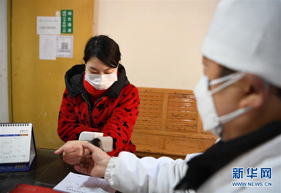 （抓好經(jīng)濟發(fā)展 應(yīng)對復(fù)雜局面&middot;圖文互動）（1）2500萬農(nóng)民工如何安全返崗？&mdash;&mdash;農(nóng)民工大省四川復(fù)工觀察