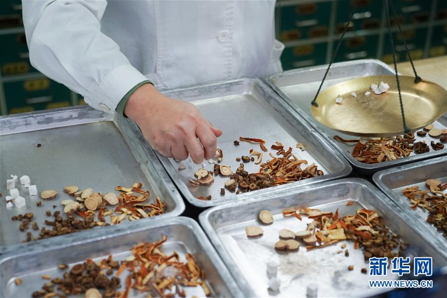 （聚焦疫情防控&middot;圖文互動(dòng)）（5）參與救治新冠肺炎確診病例超八成&mdash;&mdash;中醫(yī)藥在抗擊疫情中貢獻(xiàn)力量