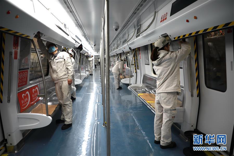 （圖文互動）（3）吃粉擼串，商圈“打卡”，動車出廠——湖南“標(biāo)簽”復(fù)蘇記