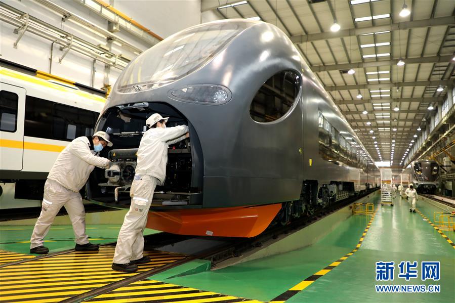 （圖文互動）（6）吃粉擼串，商圈“打卡”，動車出廠——湖南“標(biāo)簽”復(fù)蘇記