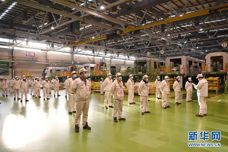 （圖文互動）（7）吃粉擼串，商圈“打卡”，動車出廠——湖南“標(biāo)簽”復(fù)蘇記