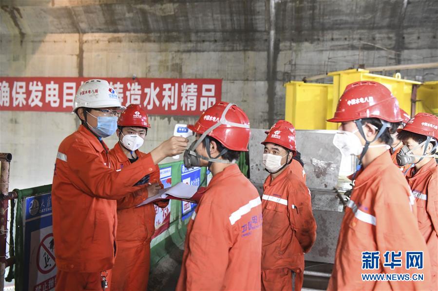 （抓好經(jīng)濟(jì)發(fā)展 應(yīng)對(duì)復(fù)雜局面&middot;圖文互動(dòng)）（1）把疫情造成的損失降到最小&mdash;&mdash;廣西生產(chǎn)一線見聞