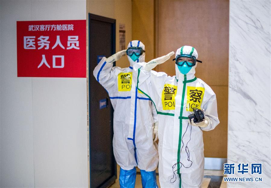 （新華全媒頭條·圖文互動）（7）守望相助，堅忍不拔——致敬武漢戰(zhàn)“疫”中千千萬萬個平凡英雄