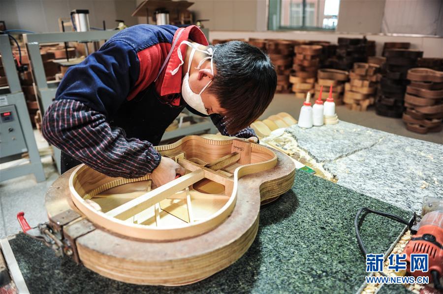 (新華全媒頭條·圖文互動(dòng))(8)書寫新的轉(zhuǎn)折——寫在革命老區(qū)遵義全面脫貧之際