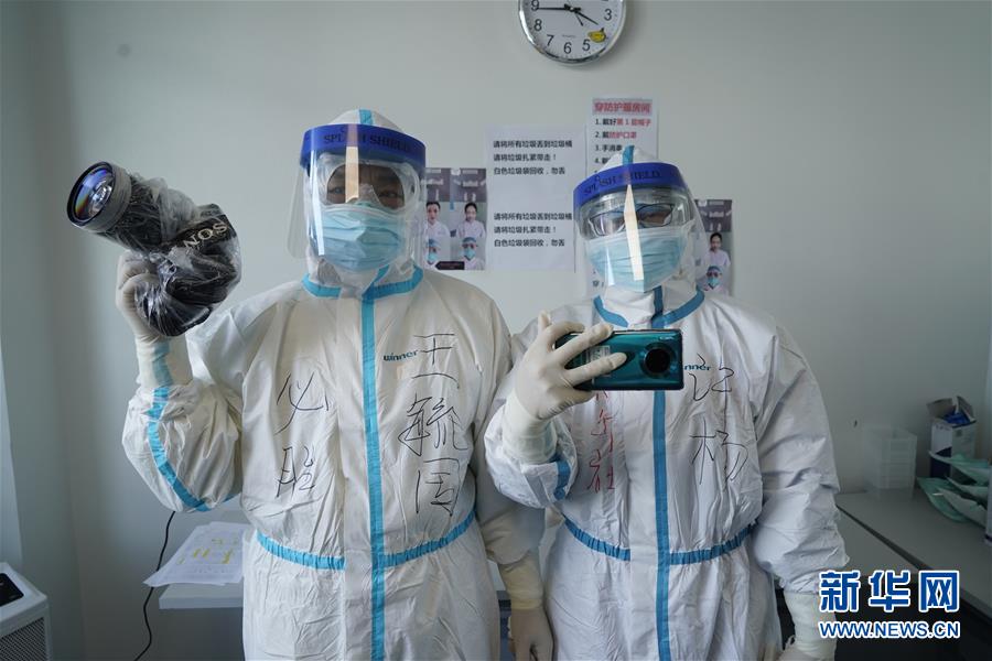 （一線抗疫群英譜&middot;特稿&middot;圖文互動(dòng)）（1）不畏艱險(xiǎn)，深入一線&mdash;&mdash;&ldquo;武漢保衛(wèi)戰(zhàn)&rdquo;一線新聞工作者素描