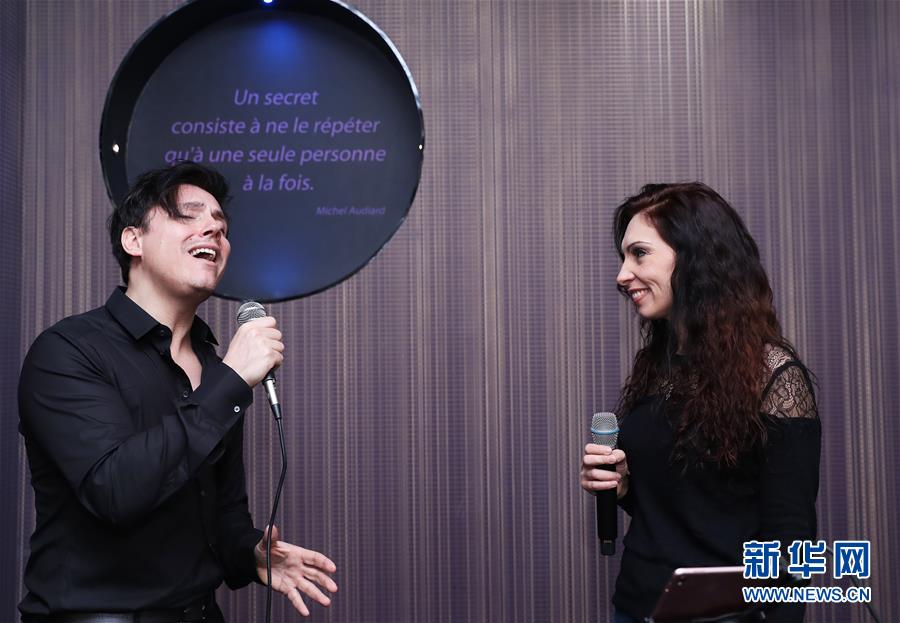 （國際&middot;圖文互動）（2）通訊：手牽手，我們共同驅散陰霾&mdash;&mdash;法國音樂人創(chuàng)作抗疫歌曲背后的故事