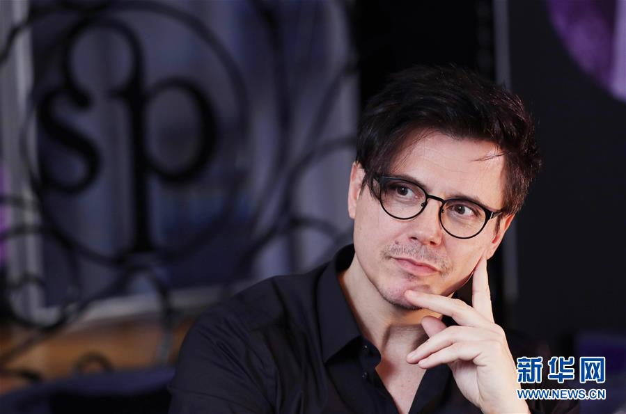 （國際&middot;圖文互動）（3）通訊：手牽手，我們共同驅散陰霾&mdash;&mdash;法國音樂人創(chuàng)作抗疫歌曲背后的故事