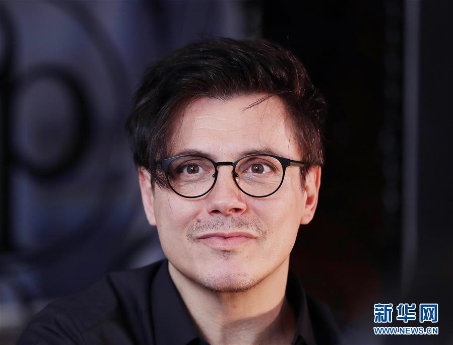 （國際&middot;圖文互動）（6）通訊：手牽手，我們共同驅散陰霾&mdash;&mdash;法國音樂人創(chuàng)作抗疫歌曲背后的故事