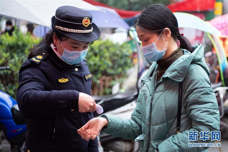 （聚焦疫情防控&middot;圖文互動）（1）防疫棚上黨旗紅&mdash;&mdash;湖南&ldquo;零病例&rdquo;城區(qū)的基層堡壘 