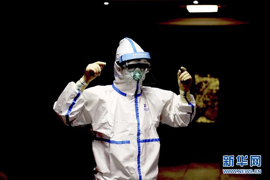 (國(guó)際疫情·圖文互動(dòng))(5)通訊:經(jīng)驗(yàn)豐富裝備精良 中國(guó)專家組在伊拉克助力抗疫