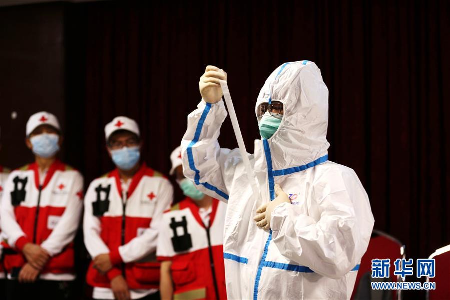 (國(guó)際疫情·圖文互動(dòng))(6)通訊:經(jīng)驗(yàn)豐富裝備精良 中國(guó)專家組在伊拉克助力抗疫