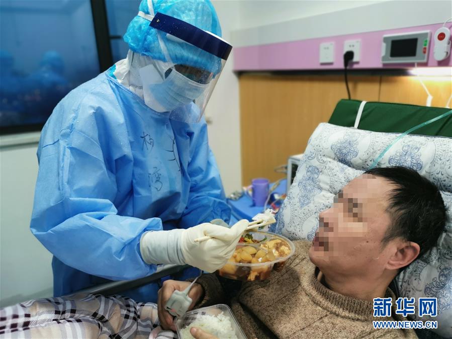 （一線抗疫群英譜&middot;圖文互動）（3）&ldquo;我們，撐得起！&rdquo;&mdash;&mdash;軍隊支援湖北醫(yī)療隊年輕醫(yī)務(wù)工作者的青春宣言