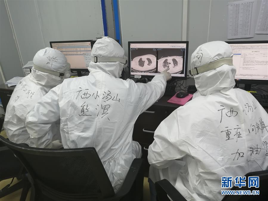 （圖文互動(dòng)）（2）&ldquo;哪里有任務(wù)，哪里就有黨旗飄揚(yáng)&rdquo;&mdash;&mdash;廣西黨員&ldquo;白衣戰(zhàn)士&rdquo;奮戰(zhàn)抗疫一線見聞