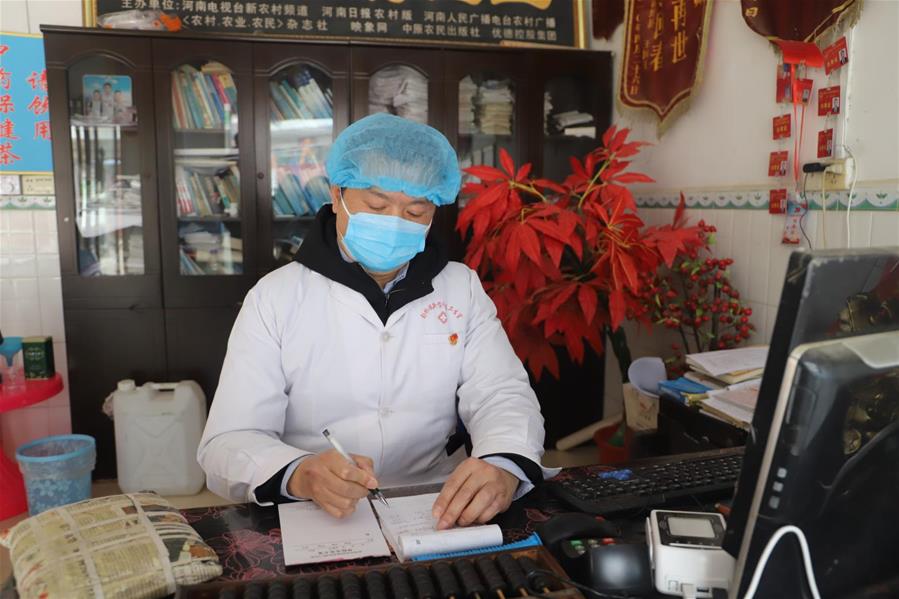 (聚焦疫情防控·圖文互動(dòng))(2)一位鄉(xiāng)村醫(yī)生和他的疫情排查“突擊隊(duì)”