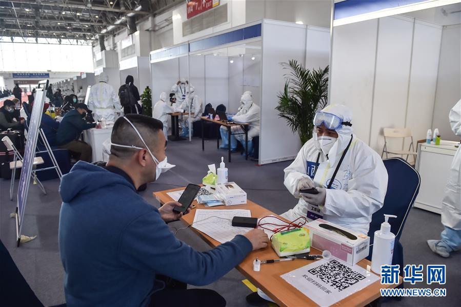 (聚焦疫情防控)(2)北京新國(guó)展入境人員轉(zhuǎn)運(yùn)集散地見(jiàn)聞