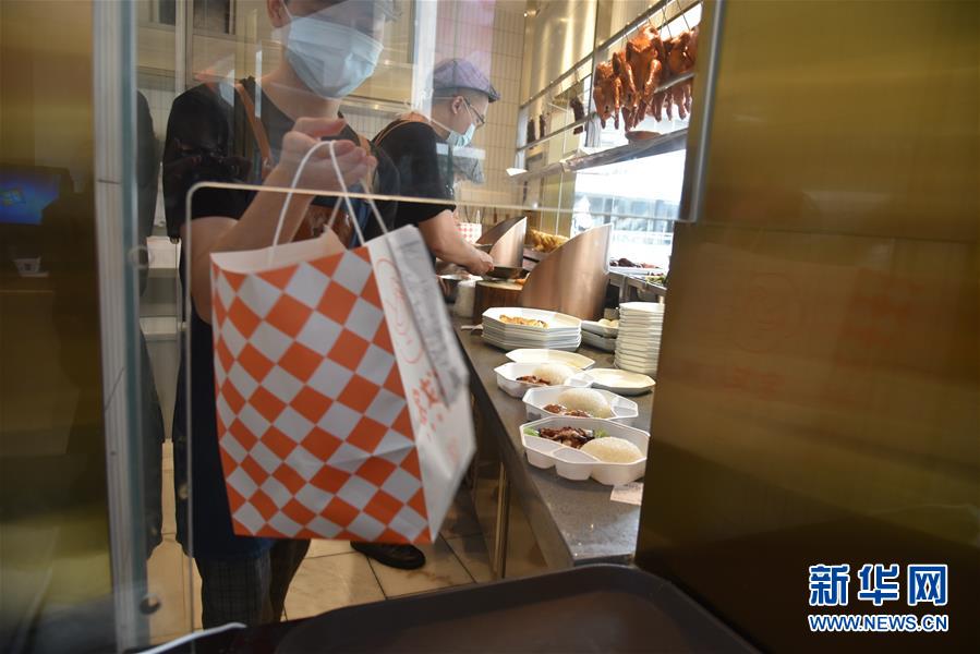 （聚焦復工復產(chǎn)&middot;圖文互動）（4）觸網(wǎng)接單、開發(fā)簡餐、直播賣貨&mdash;&mdash;餐企換招自救