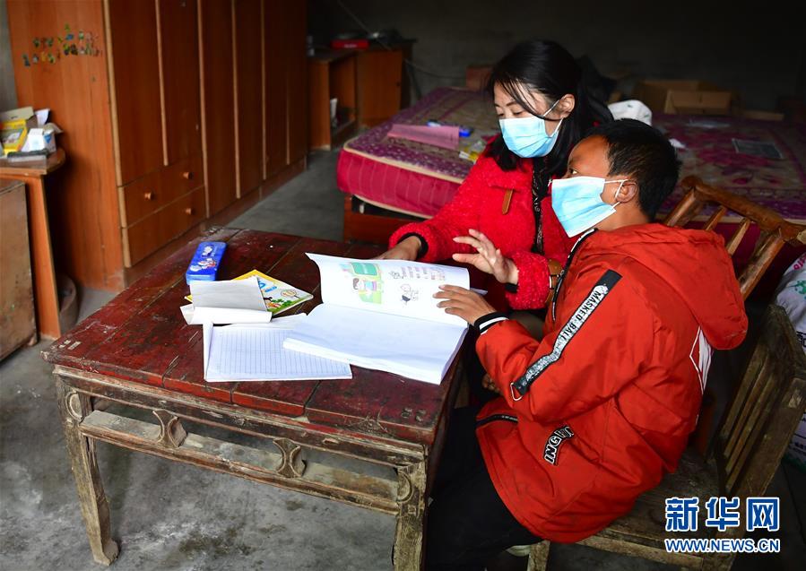 （決戰(zhàn)決勝脫貧攻堅(jiān)&middot;圖文互動(dòng)）（3）特寫(xiě)：疫情下的一堂特殊送教上門(mén)課