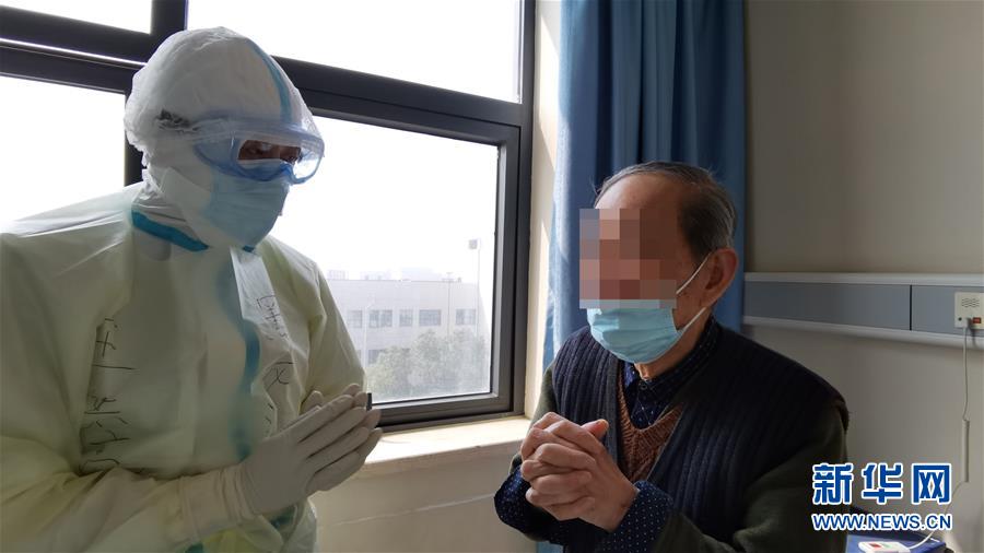 （聚焦疫情防控·圖文互動(dòng)）（1）重癥醫(yī)生王洪亮：“沖在前，守到底”