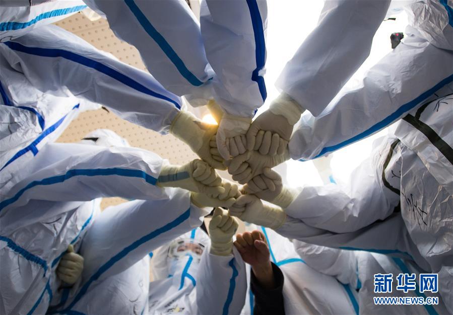 （新華全媒頭條&middot;在習(xí)近平新時(shí)代中國(guó)特色社會(huì)主義思想指引下&mdash;&mdash;新時(shí)代新作為新篇章&middot;圖文互動(dòng)）（2）同心戰(zhàn)&ldquo;疫&rdquo;彰顯人民至上&mdash;&mdash;各地各部門貫徹落實(shí)習(xí)近平總書記重要指示精神統(tǒng)籌推進(jìn)疫情防控和經(jīng)濟(jì)社會(huì)發(fā)展 