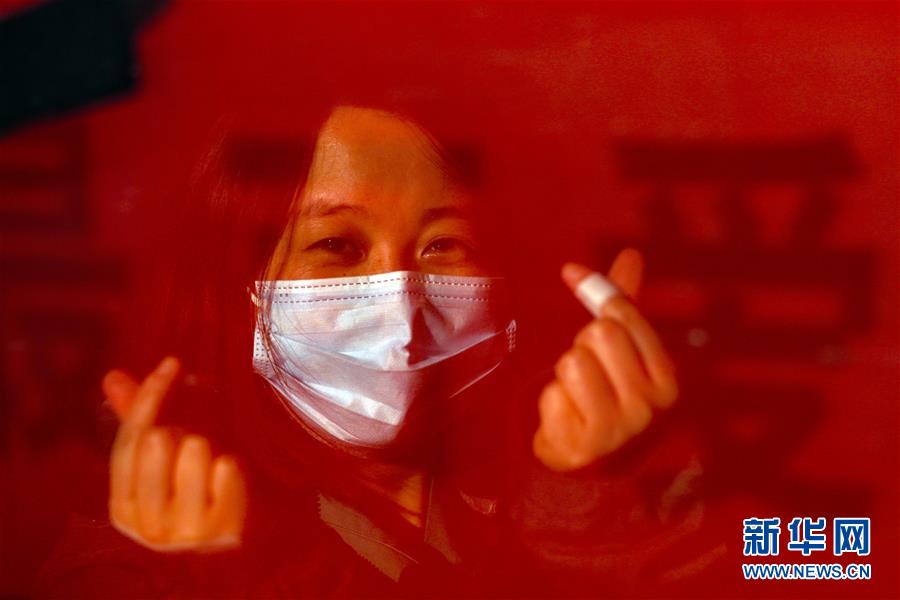 （新華全媒頭條&middot;圖文互動(dòng)）（5）最美逆行者，武漢永遠(yuǎn)記得你！&mdash;&mdash;首批援鄂醫(yī)療隊(duì)返程紀(jì)實(shí)