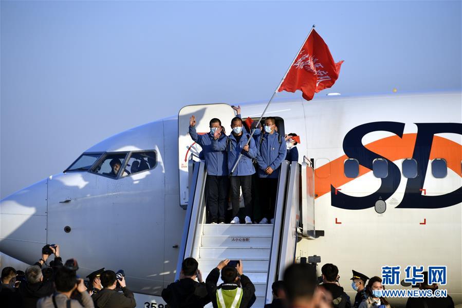 （新華全媒頭條&middot;圖文互動(dòng)）（16）最美逆行者，武漢永遠(yuǎn)記得你！&mdash;&mdash;首批援鄂醫(yī)療隊(duì)返程紀(jì)實(shí)