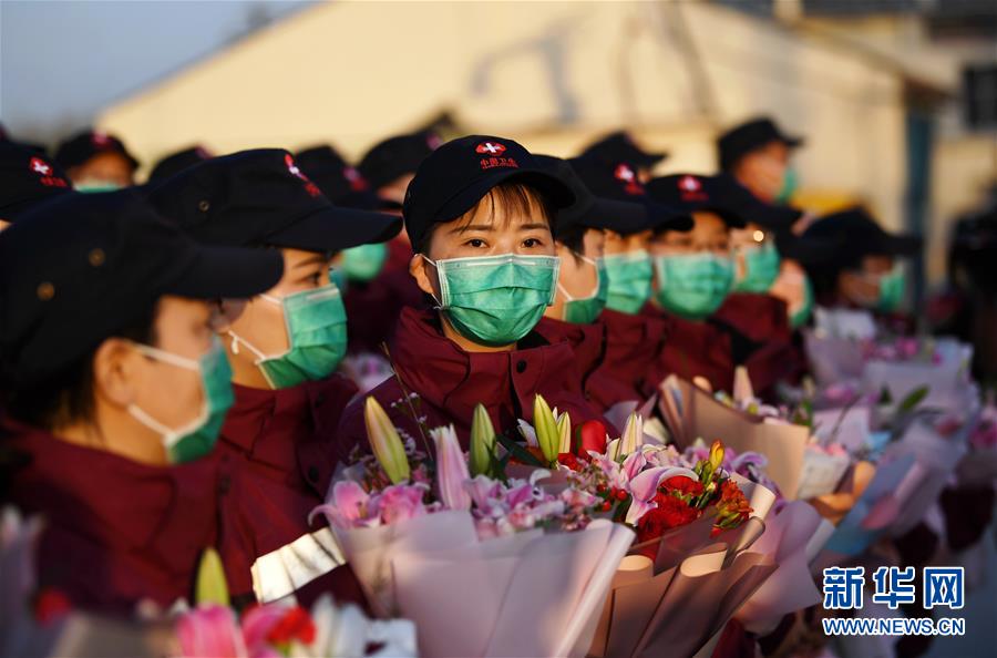 （新華全媒頭條&middot;圖文互動(dòng)）（17）最美逆行者，武漢永遠(yuǎn)記得你！&mdash;&mdash;首批援鄂醫(yī)療隊(duì)返程紀(jì)實(shí)