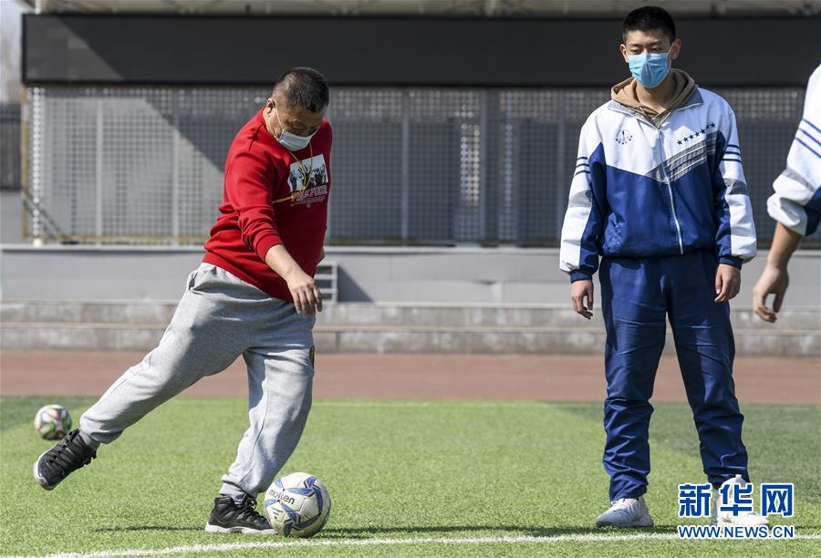 （圖文互動(dòng)）（4）&ldquo;早&rdquo;安同學(xué)，&ldquo;早&rdquo;安老師！&mdash;&mdash;新疆初高中畢業(yè)班復(fù)課一周回訪見(jiàn)聞