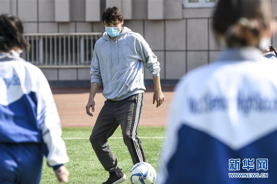 （圖文互動(dòng)）（1）&ldquo;早&rdquo;安同學(xué)，&ldquo;早&rdquo;安老師！&mdash;&mdash;新疆初高中畢業(yè)班復(fù)課一周回訪見(jiàn)聞