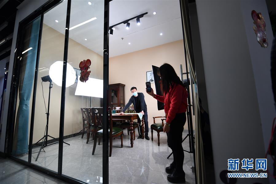 （聚焦復(fù)工復(fù)產(chǎn)&middot;圖文互動(dòng)）（7）記者手記：戰(zhàn)&ldquo;疫&rdquo;中增長(zhǎng)，這些企業(yè)做對(duì)了什么？